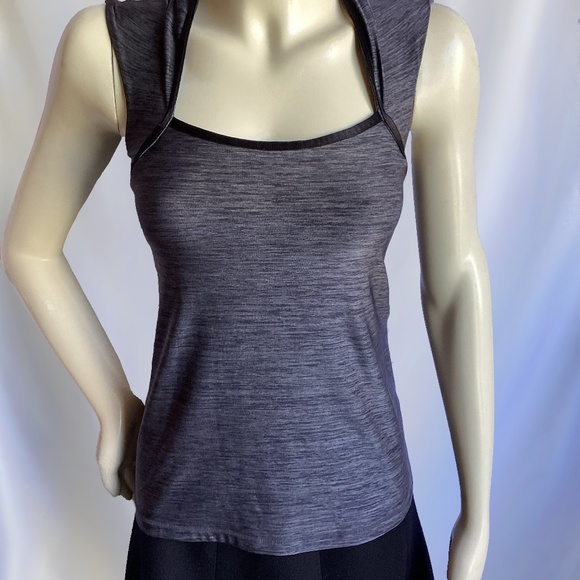 lululemon Grey/Black Cap Sleeve Top with Satin Trim Detail - Picture 2 of 5